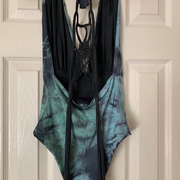 Camille Reversible Swimsuit with Removable Macrame - Picture 2 of 4